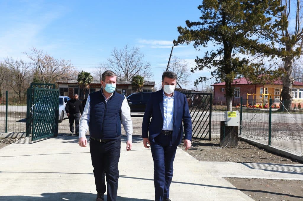 აბაშის მუნიციპალიტეტის სოფელ მაცხოვრისკარში ახალი სკოლის მშენებლობა სრულდება - image 2