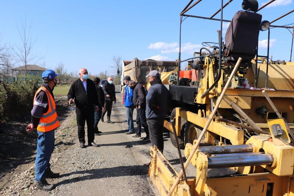 ჭალადიდის ადმინისტრაციული ერთეულის სოფელ საჭოჭუოში გზის რეაბილიტაციის მეორე ეტაპი მიმდინარეობს