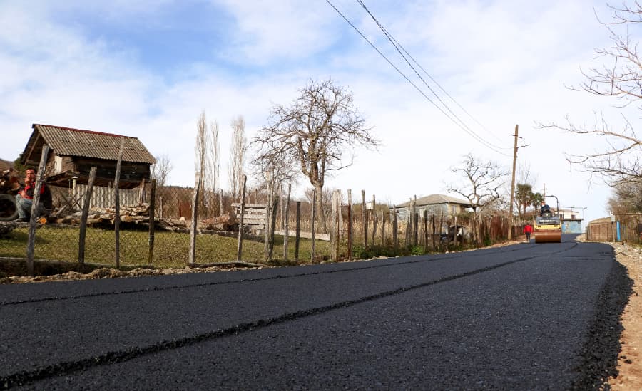 სენაკში საგზაო ინფრასტრუქტურის განახლება მიმდინარეობს