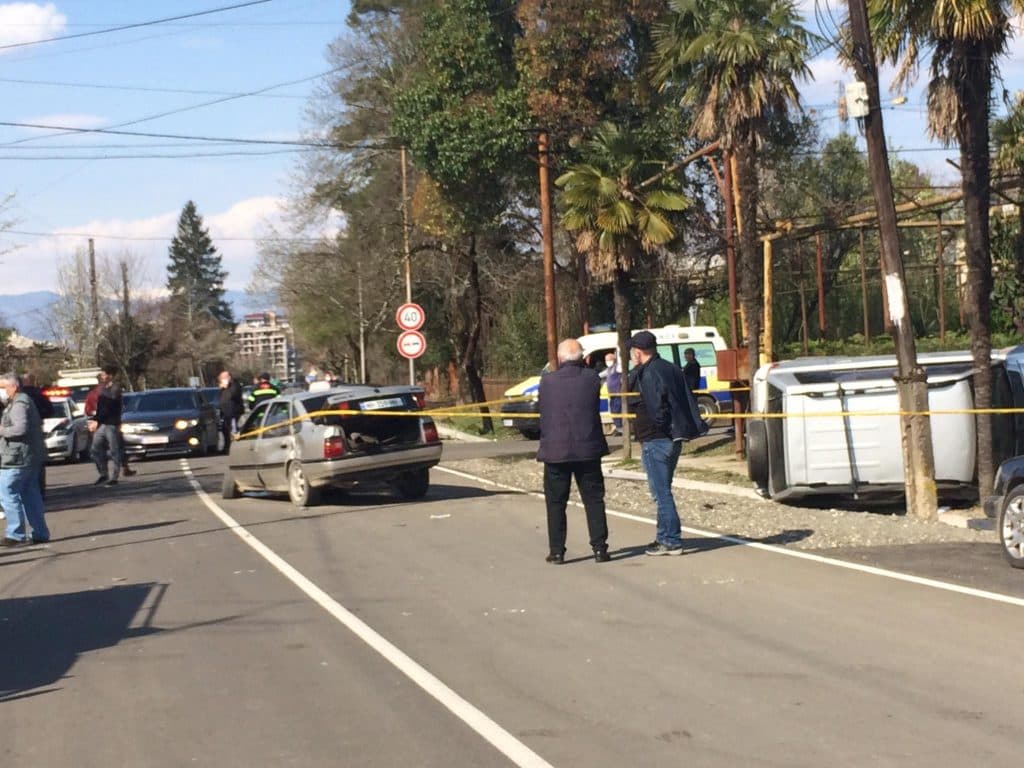 ავტოსაგზაო შემთხვევა ზუგდიდში – არიან დაშავებულები - image 2