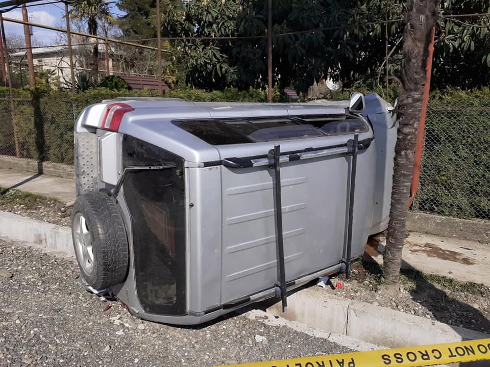 ავტოსაგზაო შემთხვევა ზუგდიდში – არიან დაშავებულები - image 3