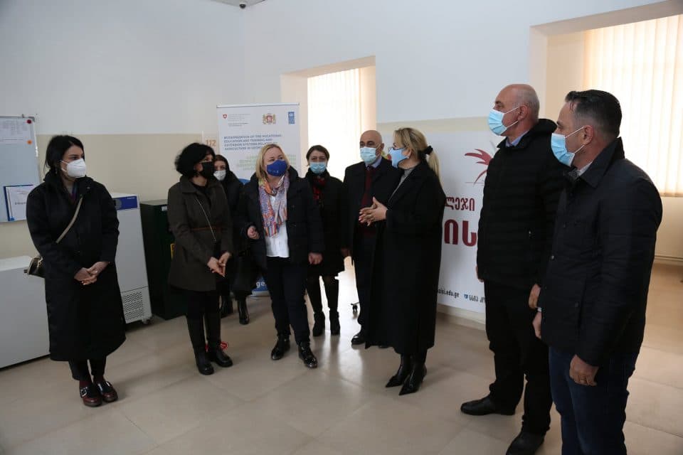 კოლეჯ „ფაზისის“ ხობის განყოფილებას ტექნიკა გადაეცა