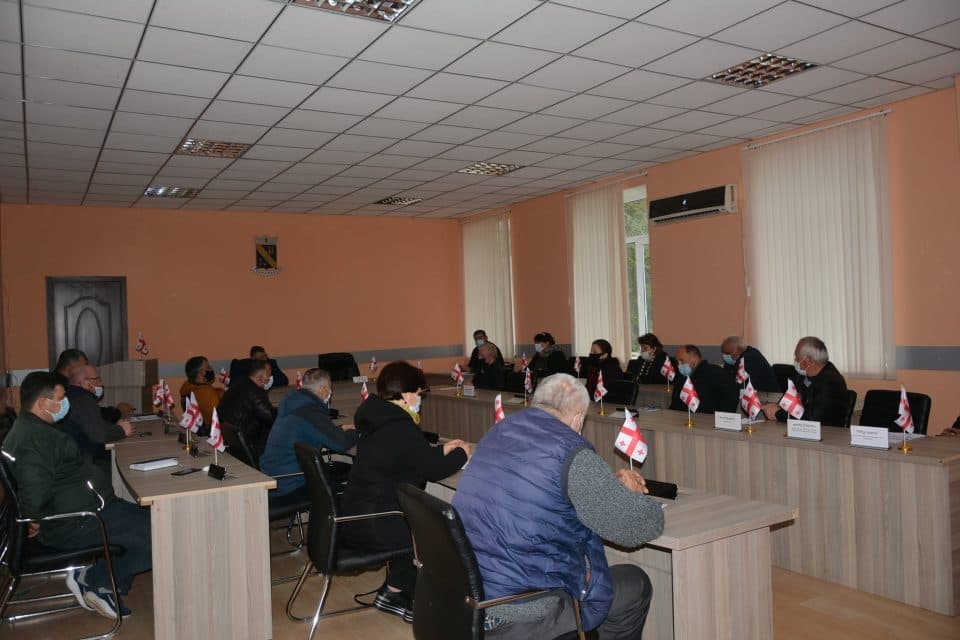 ჩხოროწყუს მერმა მერის წარმომადგენლებთან სამუშაო შეხვედრა გამართა