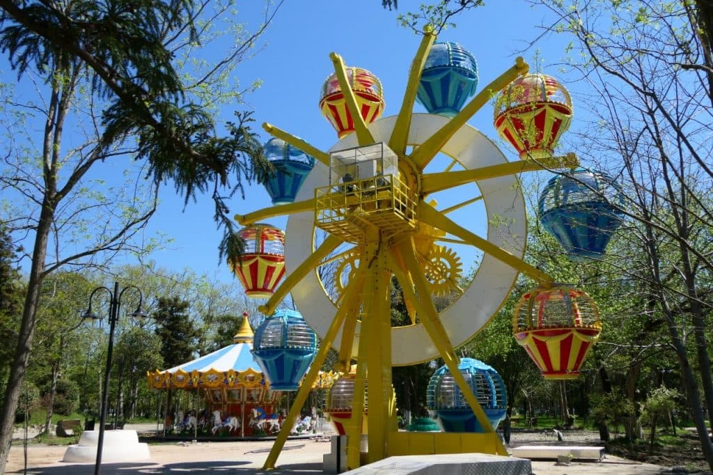 ფოთის ცენტრალურ პარკში სარეაბილიტაციო სამუშაოები დასრულების ეტაპზეა - image 2