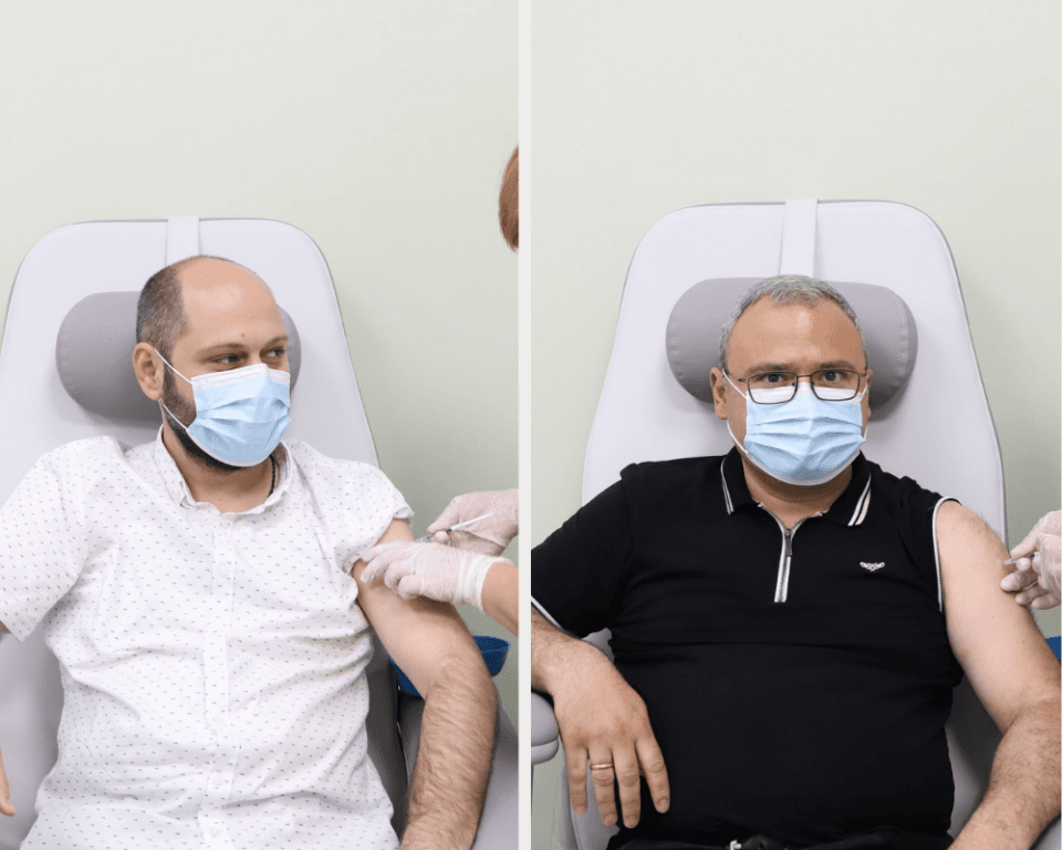 ზუგდიდში საკრებულოს თავმჯდომარე და მერის მოვალეობის შემსრულებელი აიცრნენ