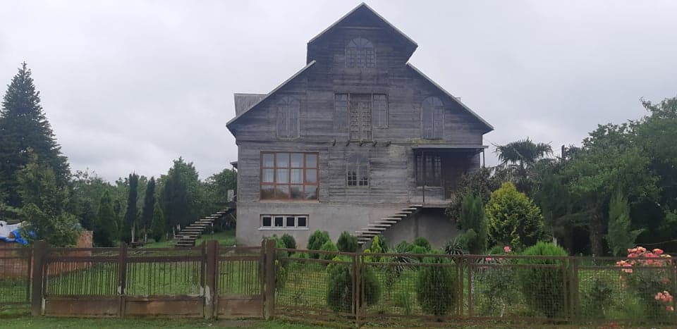 ყაჩაღობა ზუგდიდში – მარქსის დასახლებაში შეიარაღებულმა ნიღბიანებმა 60 წლამდე ქალბატონი დააყაჩაღეს