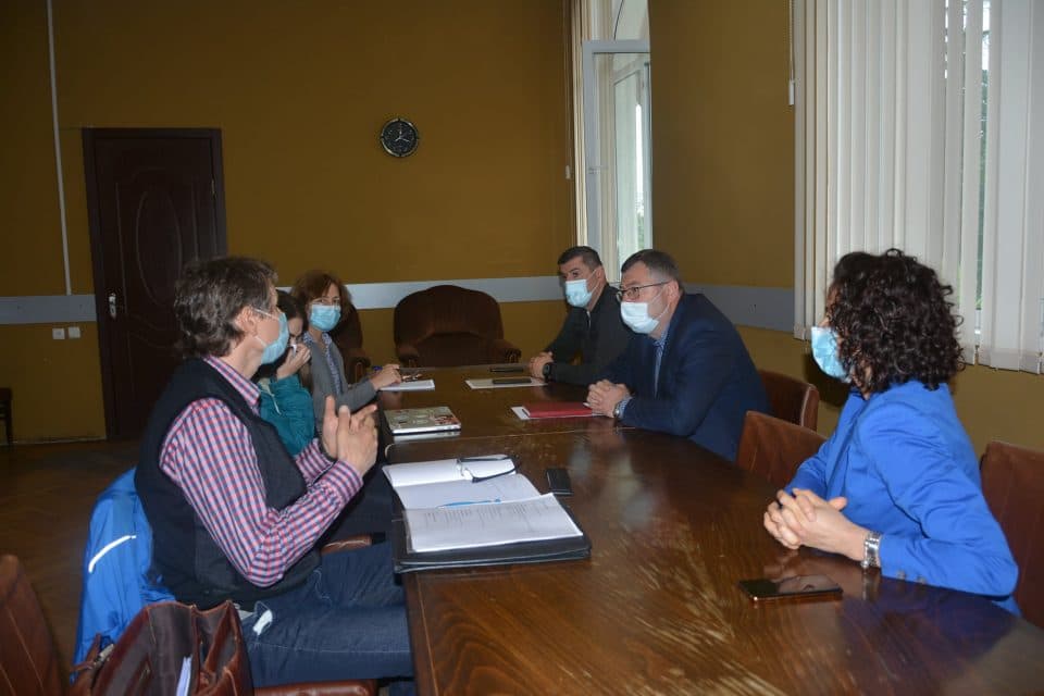 ჩხოროწყუს მერი CENN-ის რეგიონალურ კოორდინატორ მაია კოდუასა და უცხოელ და ქართველ ექსპერტებს შეხვდა