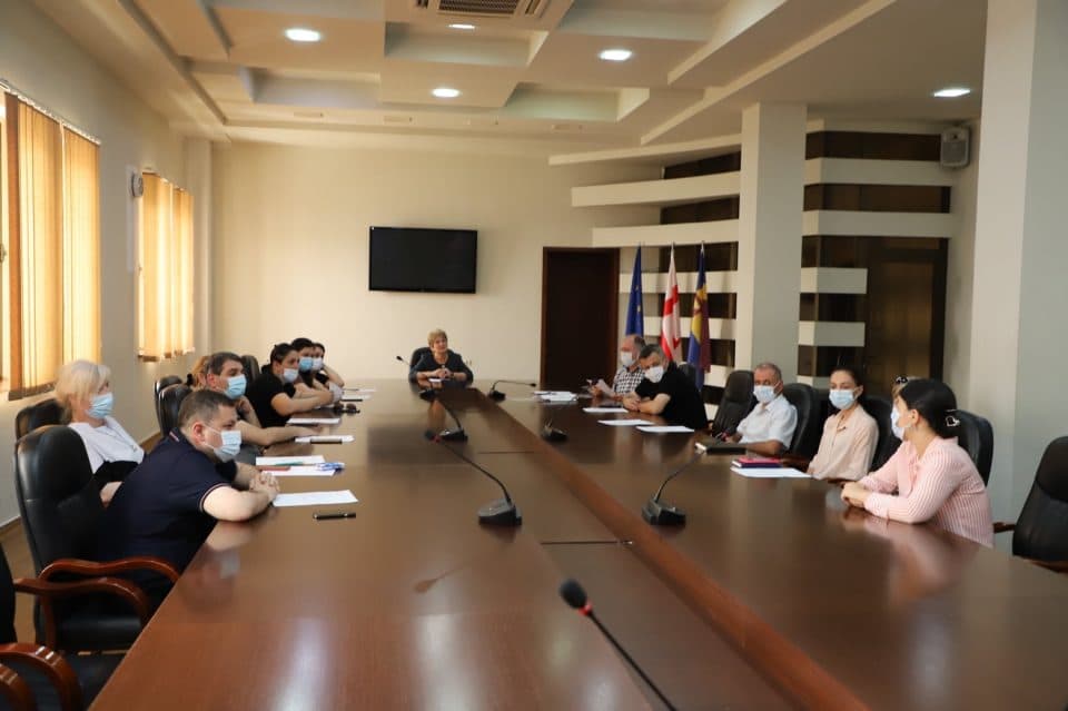 ზუგდიდის მერიამ სამი ნიჭიერი ახალგაზრდის ფინანსური ხელშეწყობის გადაწყვეტილება მიიღო