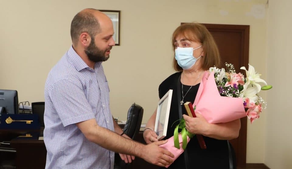 ქართულ-ფრანგული კოლეჯის ფრანგული ენის მასწავლებელს დამსახურებული მასწავლებლის წოდება მიანიჭა