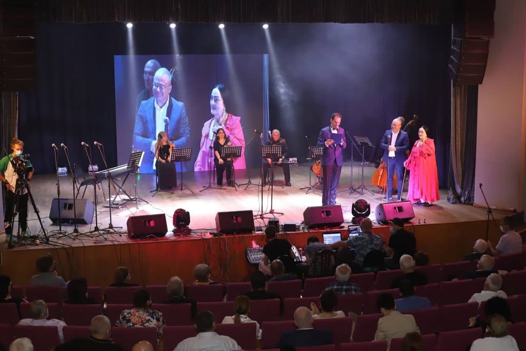 ზუგდიდის საპატიო მოქალაქის და საპატიო ზუგდიდელის წოდების ნომინანტების დაჯილდოების ცერემონიალი გაიმართა - image 3