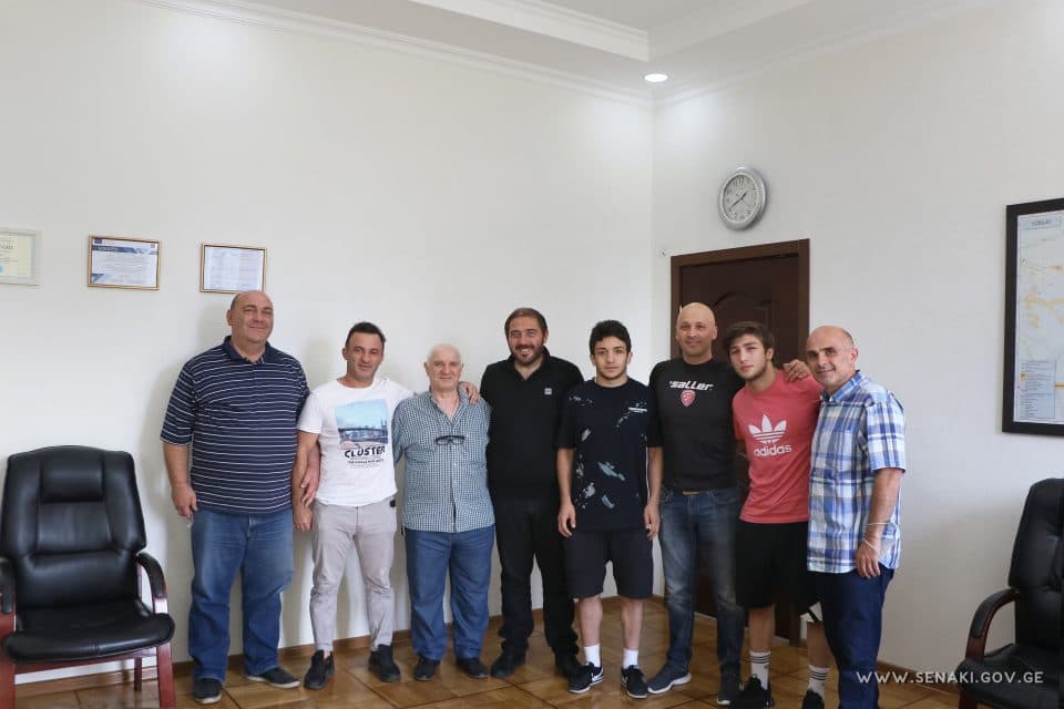 სენაკის მერი წარმატებულ სენაკელ ფალავანებს – გიორგი ჩხიკვაძეს და ლუკა ოჩიგავას შეხვდა