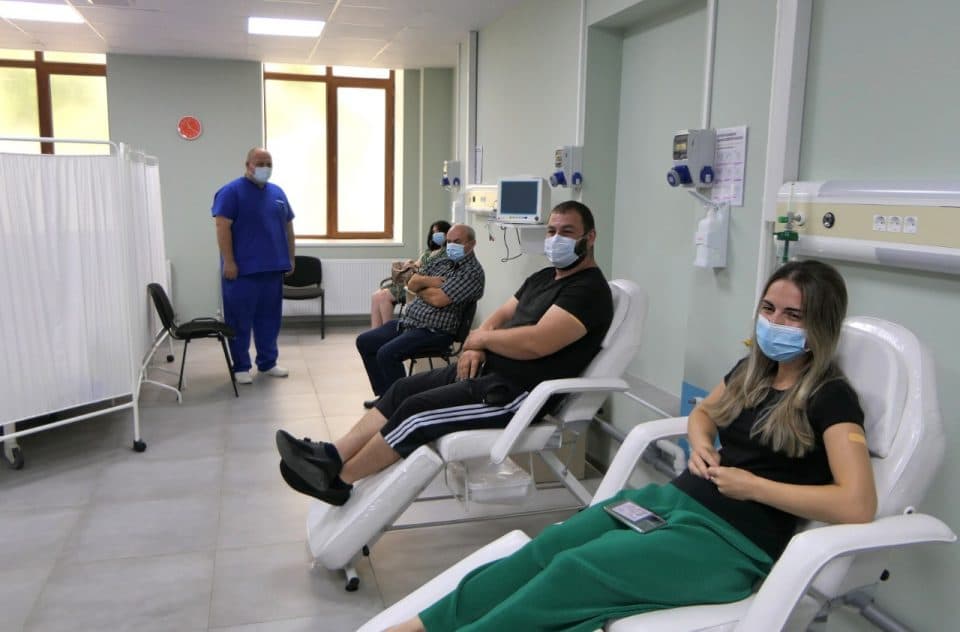 ფოთში, „ცენტრალური საავადმყოფო- ბომონდში“ მასობრივი ვაქცინაციის პროცესი აქტიურად მიმდინარეობს