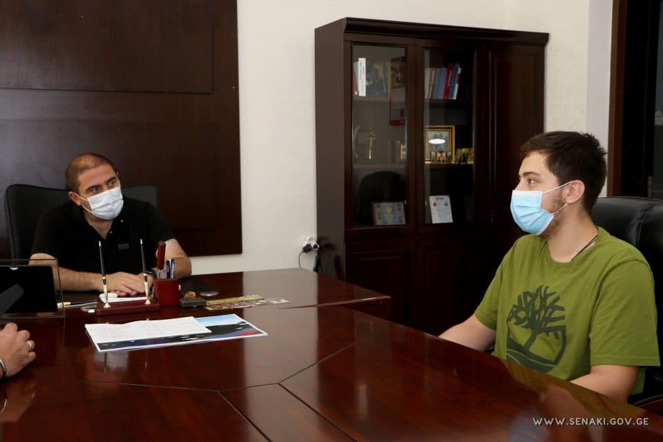 სენაკის მუნიციპალიტეტის მერი ,,სენაკის ეტალონ მოსწავლეს“ შეხვდა