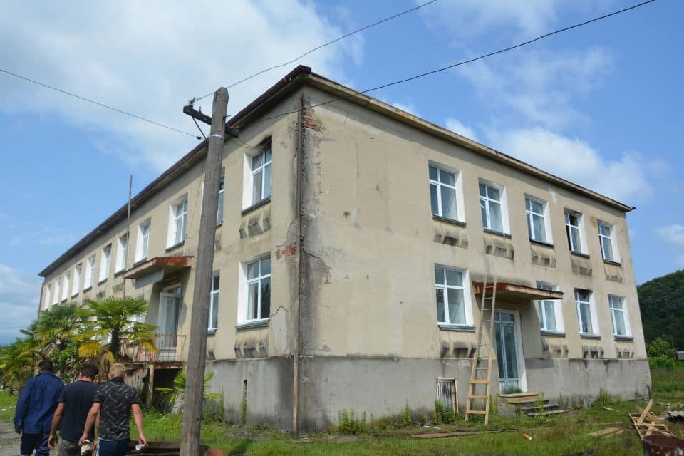 ხაბუმეს პირველი საჯარო სკოლის მოიდანახის კორპუსის სარეაბილიტაციო სამუშაოები მიმდინარეობს