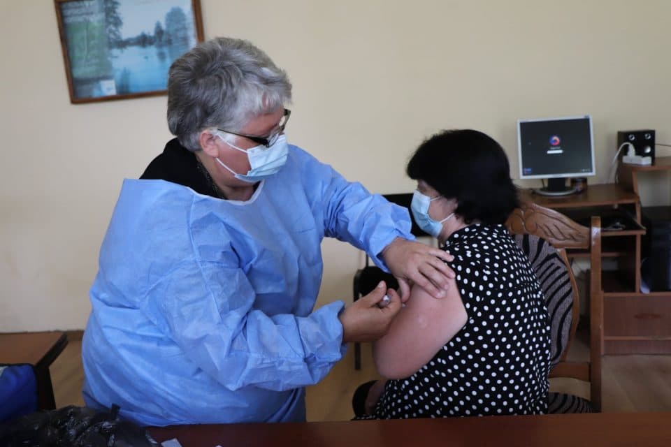 ხობის ადმინისტრაციულ ერთეულებში covid 19-ის საწინააღმდეგო ვაქცინაციის პროცესი ეტაპობრივად მიმდინარეობს