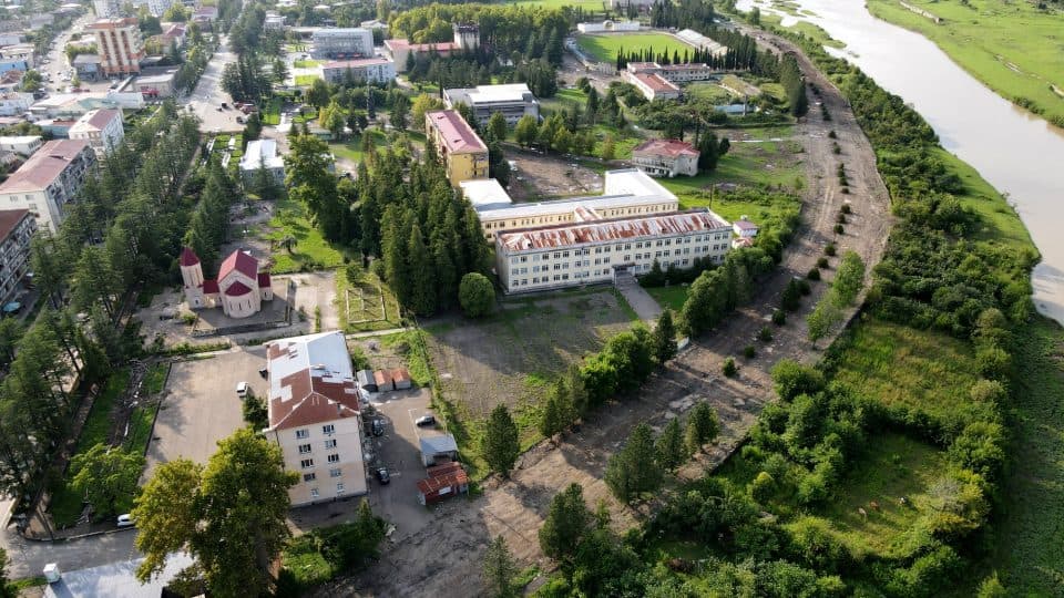 ხობში ცენტრალური პარკის რეაბილიტაცია მიმდინარეობს