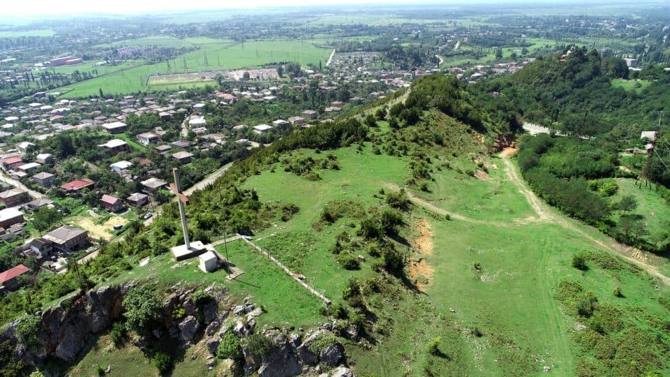 სენაკში, საკირეს მთაზე, ჯვართან მისასვლელი გზის რეაბილიტაცია დაიწყო