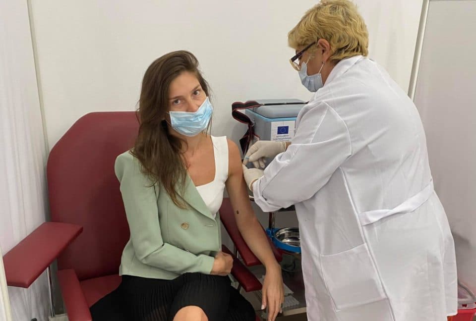 სამეგრელოს რეგიონული არქივის დირექტორი ფაიზერით აიცრა