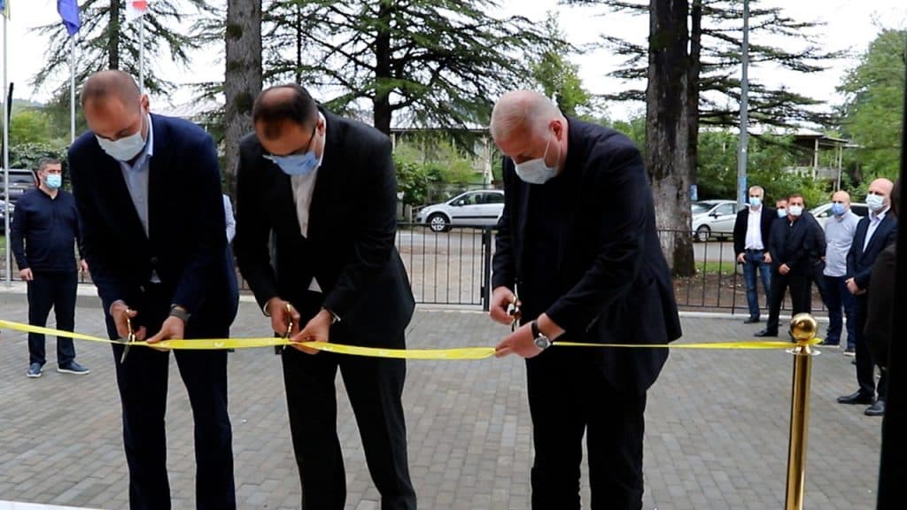 იუსტიციის მინისტრმა და სახელმწიფო რწმუნებულმა ჩხოროწყუში საზოგადოებრივი ცენტრი გახსნეს - image 2