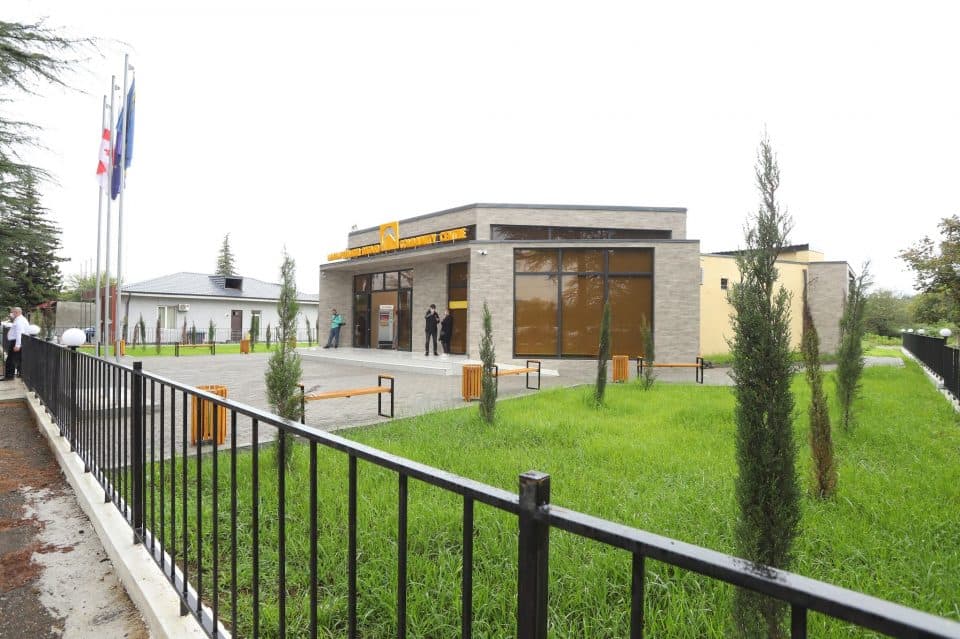 იუსტიციის მინისტრმა და სახელმწიფო რწმუნებულმა ჩხოროწყუში საზოგადოებრივი ცენტრი გახსნეს