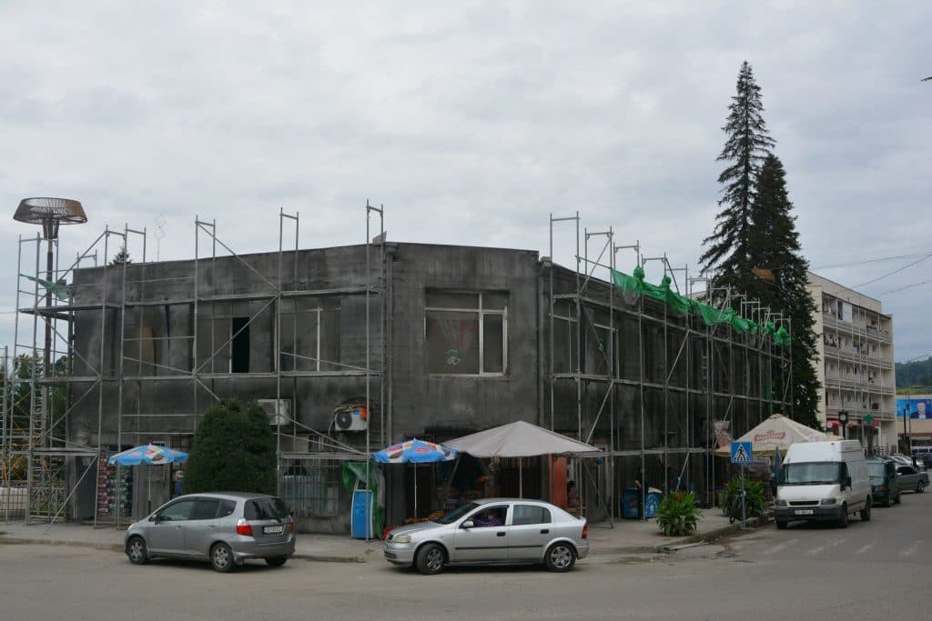 ,,განახლებული რეგიონების“ ფარგლებში ჩხოროწყუში ქუჩების რეაბილიტაცია მიმდინარეობს - image 2