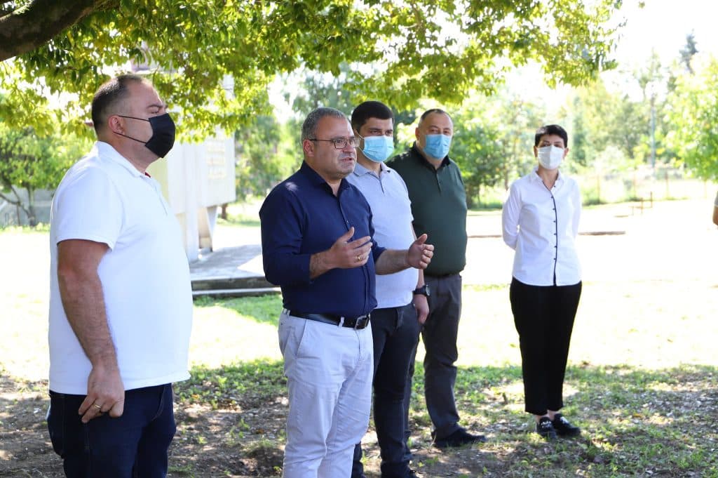 მამუკა წოწერია: შეხვედრებს ვიყენებთ უდიდესი გამოწვევის ვაქცინაციის პოპულარიზაციისთვის და მისასალმებელია, რომ მოსახლეობის ჩართულობა დღითიდღე იზრდება - image 2