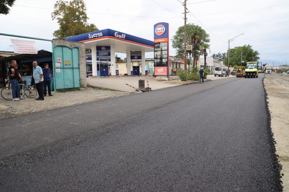 ზუგდიდში მერაბ კოსტავას ქუჩის სარეაბილიტაციო სამუშაოები დასრულების ეტაპზეა