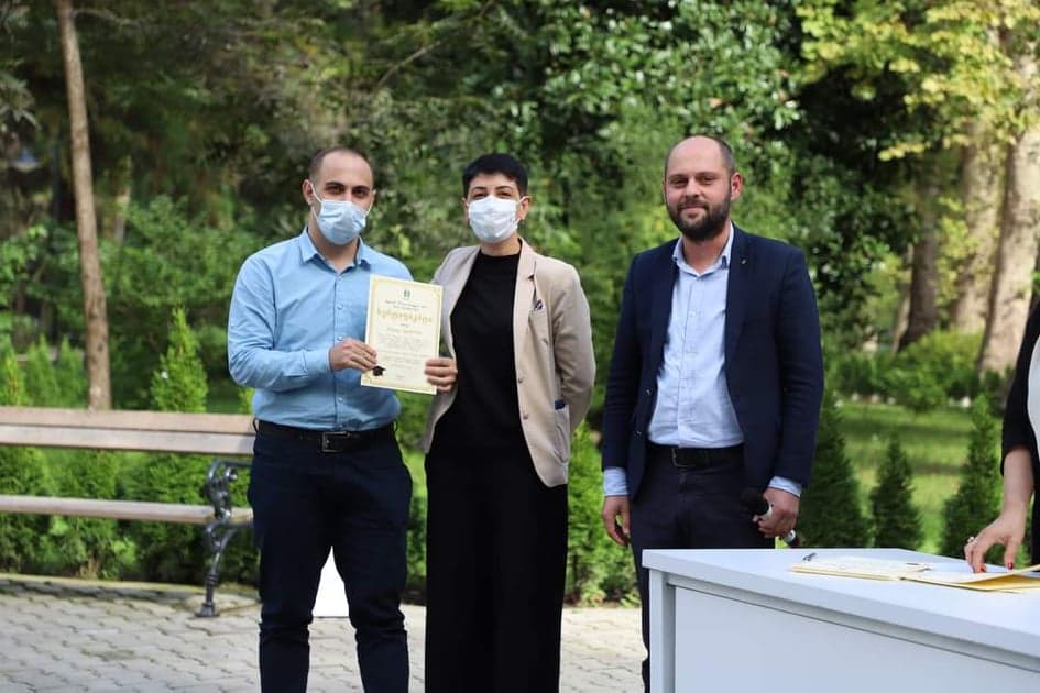 წარჩინებული სტუდენტები ყოველთვიურად მერის სტიპენდიას 250 ლარის ოდენობით მიიღებენ