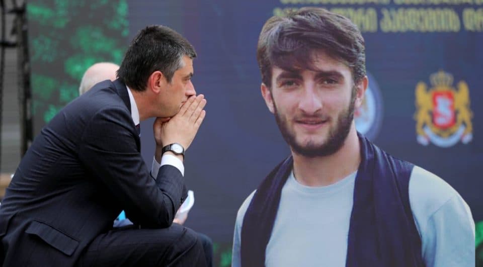 გახარიას პარტიიდან წასული სიის წევრი აცხადებს რომ მასზე ზეწოლა არ ყოფილა და პარტიას ურჩევს სიმართლე ისაუბროს