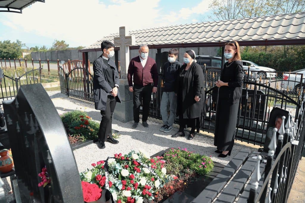 მამუკა წოწერია: გიგა ოთხოზორიას გმირობა და ქვეყნის უსაზღვრო სიყვარული მაგალითი იქნება მომავალი თაობებისთვის - image 2