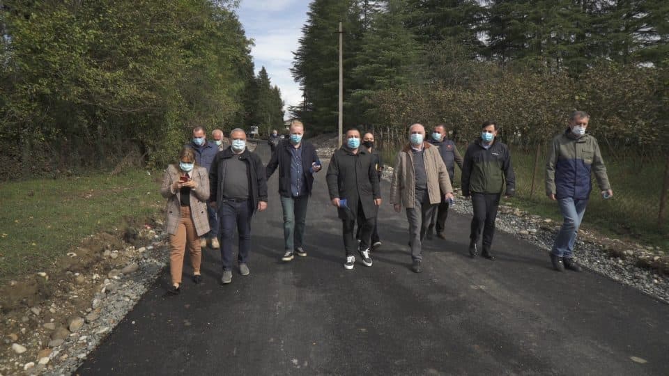 მამუკა წოწერია მოსახლეობას კარდაკარის პრინციპით სოფელ ჯიხაშკარში შეხვდა