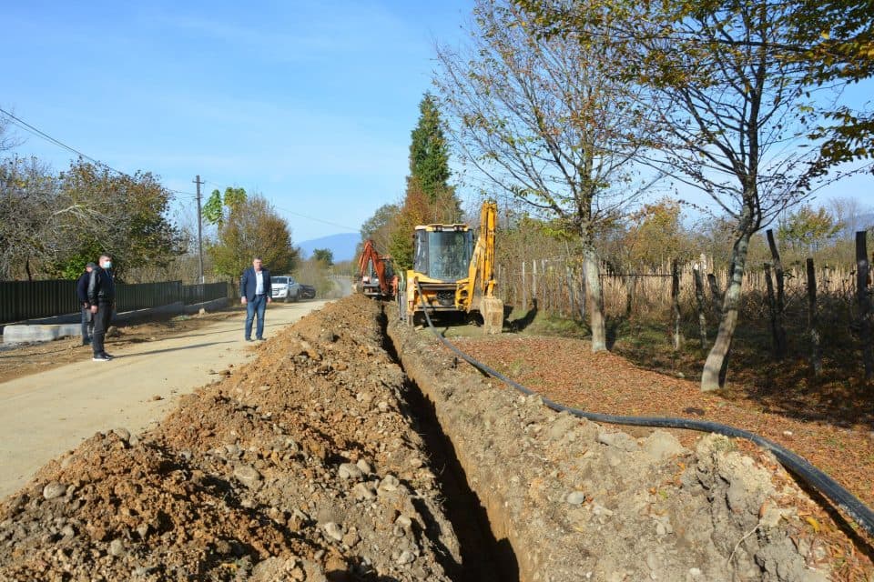 სოფელ ხაბუმეში, ეწერის უბანში მიმდინარე გაზიფიცირების სამუშაოები მიმდინარეობს