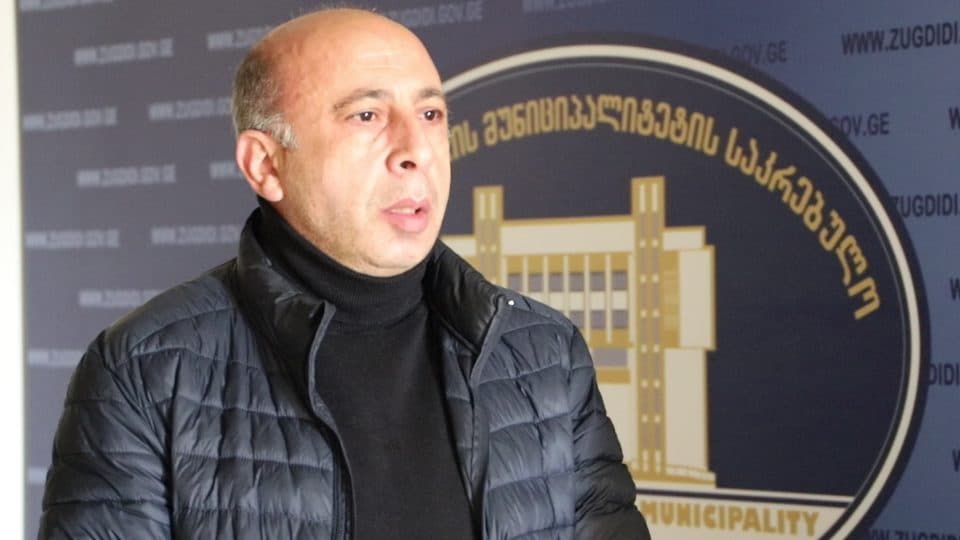 ბესიკ ჭეჟია: ნაციონალურმა მოძრაობამ იცის რომ არღვევეს კანონს, აფერხებს საკრებულოს მუშაობას და ამას აკეთებს მიზანმიმართულად