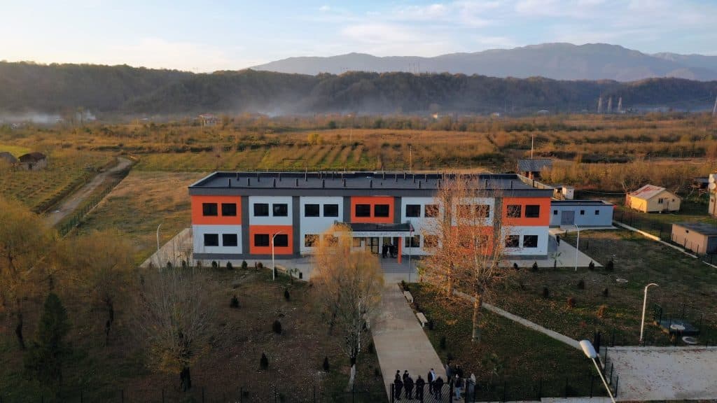 წალენჯიხის მუნიციპალიტეტში ვახტანგ კვარაცხელიას სახელობის N4 საჯარო სკოლის მშენებლობა დასრულდა - image 2