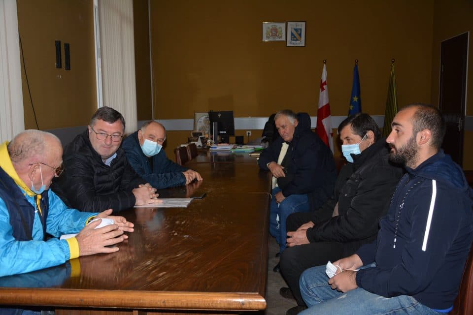 ჩხოროწყუს მერი სასპორტო სკოლის გაერთიანებისა და შპს ,, სამეგრელოს“ ხელმძღვანელებს შეხვდა