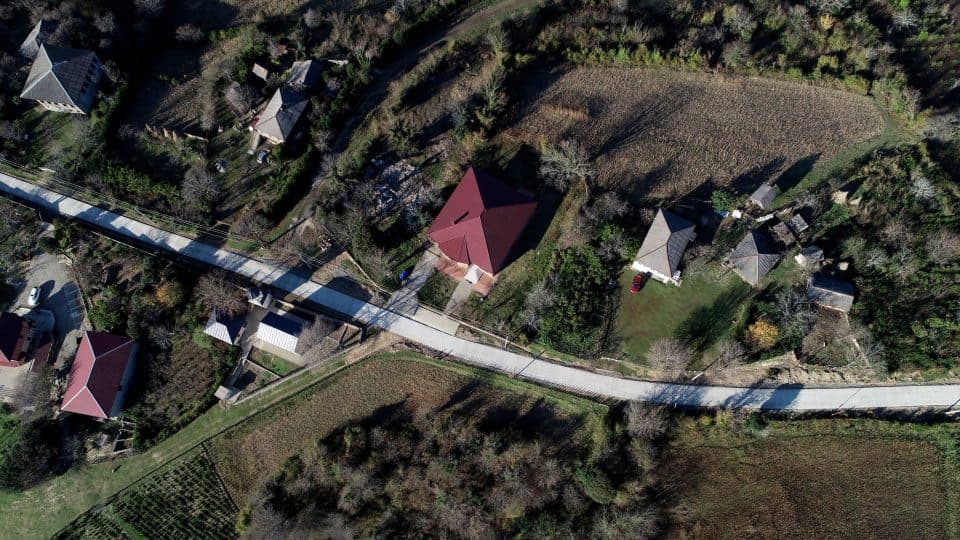 სენაკის მერმა სოფელ ეკის გზის სამშენებლო სამუშაოები დაათვალიერა