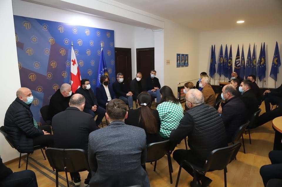 „ქართული ოცნების” ლიდერები სამეგრელოს რეგიონული ორგანიზაციის წარმომადგენლებს შეხვდნენ