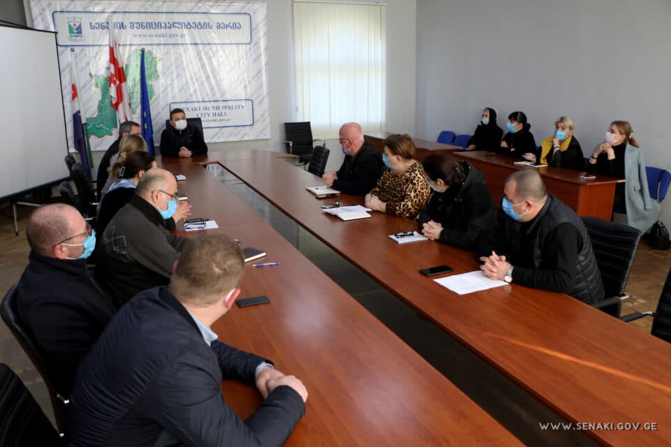 სენაკის მერმა სამუშაო შეხვედრა გამართა
