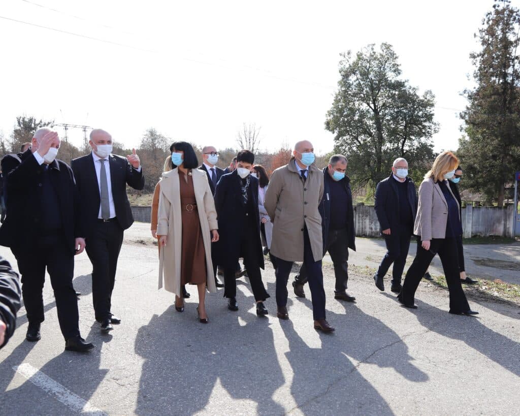 თეა ახვლედიანი, ზურაბ აზარაშვილი და გიორგი გუგუჩია აფხაზეთის ხაზთან, ენგურის ხიდზე იმყოფებოდნენ - image 2