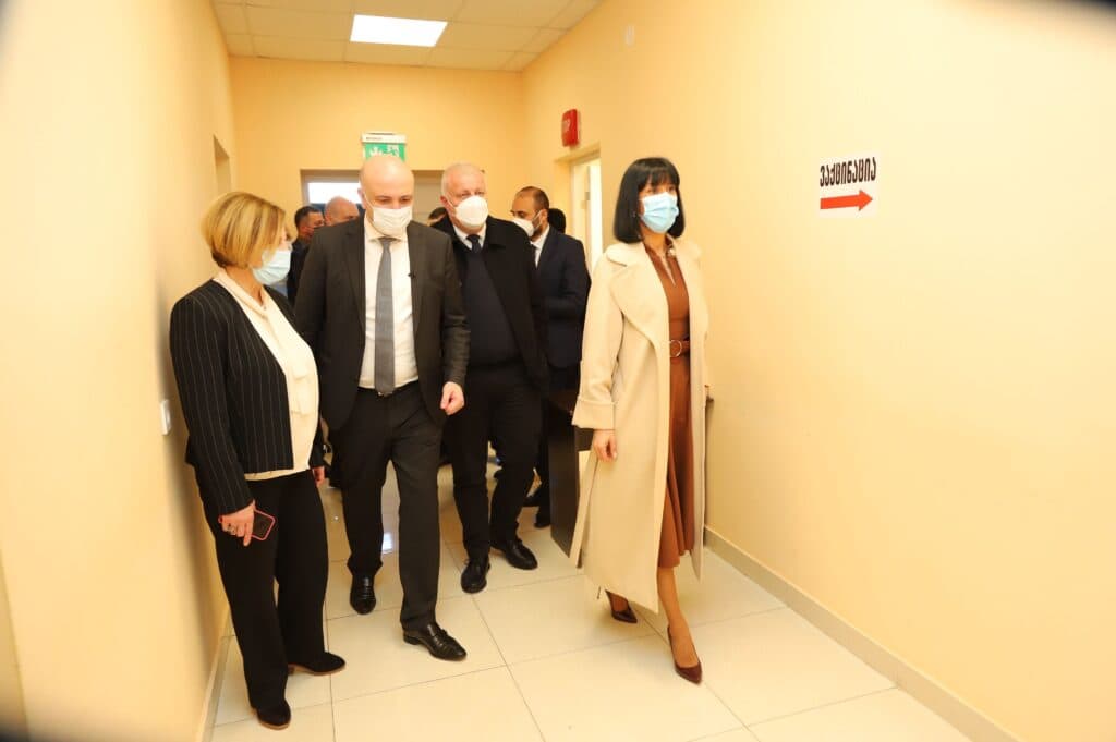 თეა ახვლედიანი, ზურაბ აზარაშვილი და გიორგი გუგუჩია აფხაზეთის ხაზთან, ენგურის ხიდზე იმყოფებოდნენ - image 3