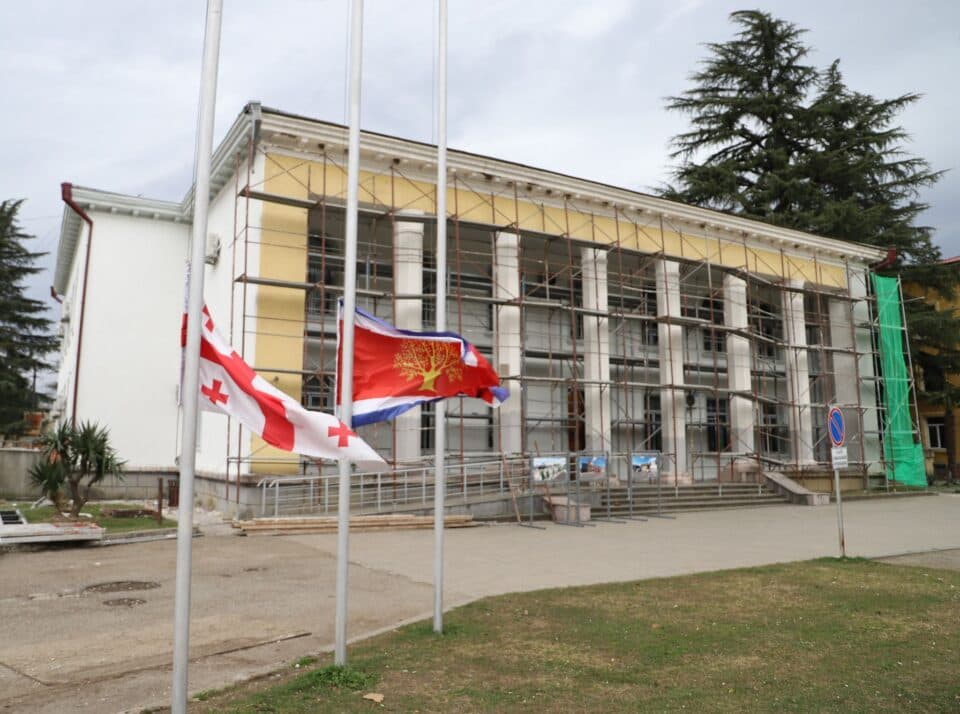 ოკუპაციის დღესთან დაკავშირებით მარტვილის მერიის შენობებზე დროშები დაუშვეს