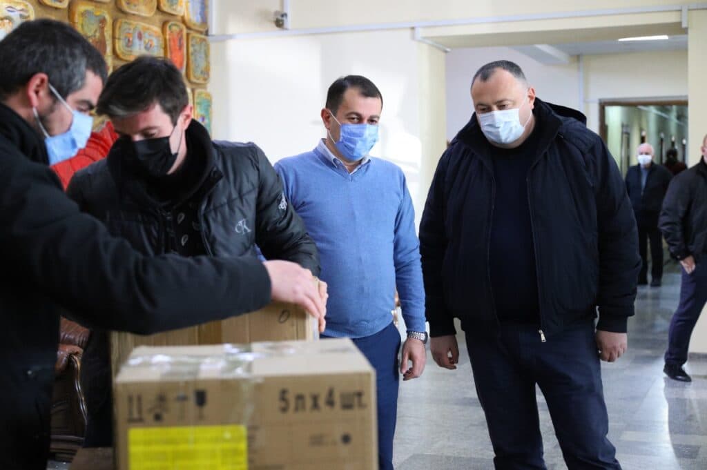 აბაშაში უკრაინელი ხალხის დასახმარებლად ჰუმანიტარული ტვირთის შეგროვება აქტიურად მიმდინარეობს - image 2