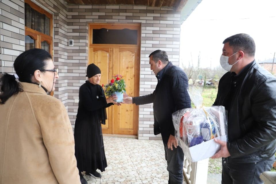 მარტვილის მერმა 9 აპრილს, 8 აგვისტოს და ავღანეთის ომში დაღუპულთა დედებს ქალთა საერთაშორისო დღე მიულოცა