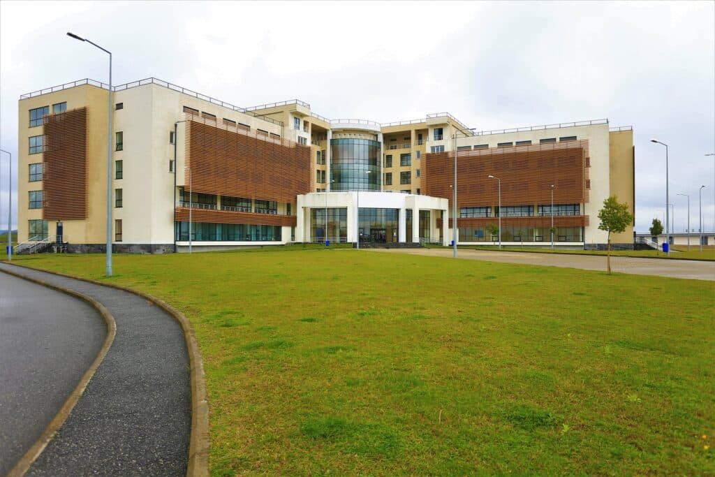 ონკოგინეკოლოგიური სერვისების ხარისხის გაუმჯობესების მიზნით ჩეხეთის რესპუბლიკის კარიტასმა და საქართველოს სამედიცინო ჰოლდინგმა ურთიერთგაგების მემორანდუმს მოაწერეს ხელი - image 2