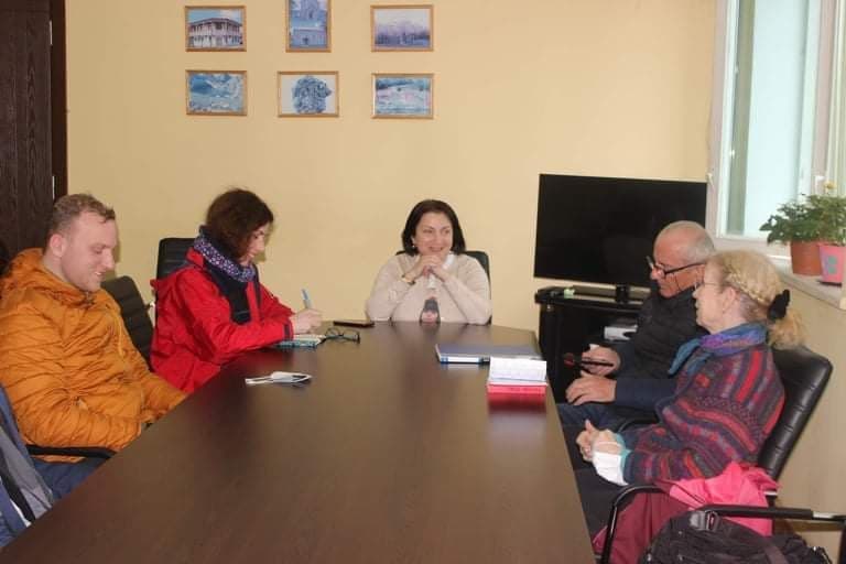 წალენჯიხის მერის მოადგილე თამარ ბელქანია ლესალეს ციხის ნანგრევების ექსპედიციაში მონაწილე ჯგუფის წევრებს შეხვდა