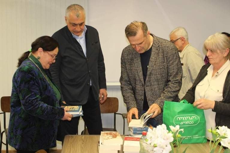 წალენჯიხის მუნიციპალიტეტში მთავარ ბიბლიოთეკას რეაბილიტაცია ჩაუტარდა - image 2