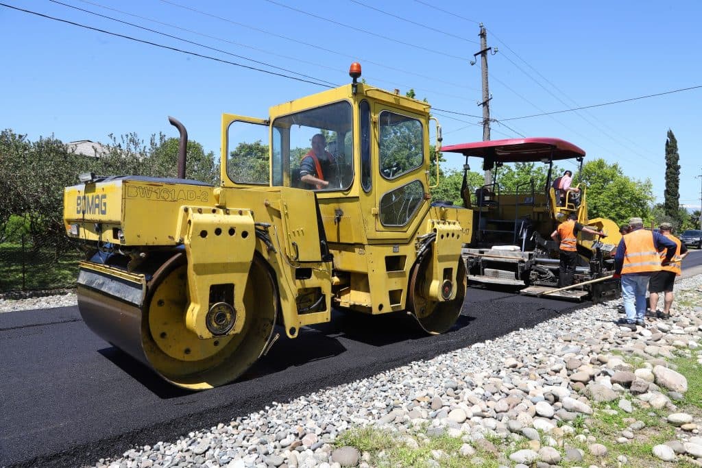 ზუგდიდში რეგიონებში განსახორციელებელი პროეტების ფონდის დაფინანსებით ამ დროისთვის 16 პროექტი მიმდინარეობს - image 2