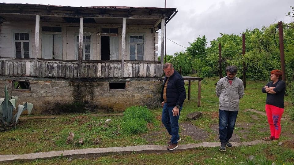 სოფელ საჩინოში საკარმიდამო მიწის ნაკვეთი მეწყერის გამო დაზიანდა,რამაც საცხოვრებელი სახლის ნაწილის ნგრევა გამოიწვია