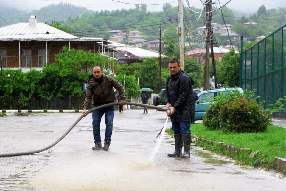 სენაკში სტიქიის შედეგების სალიკვიდაციო და აღდგენილი სამუშაოები გრძელდება