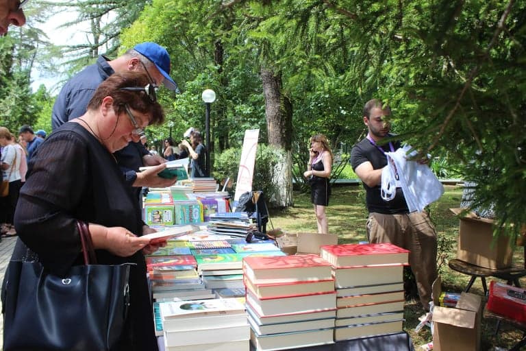 წალენჯიხაში ლიტერატურული ფესტივალი “გრანელი”ოფიციალურად გაიხსნა - image 3